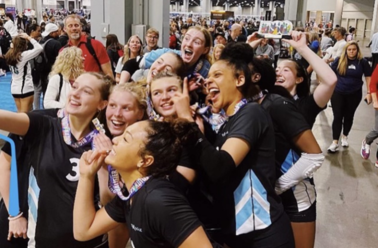 Triangle Volleyball Club: 16 Black Standouts